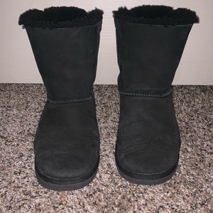 Uggs size 6 Bailey bow